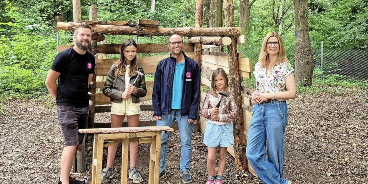 Kinder bauen Buden